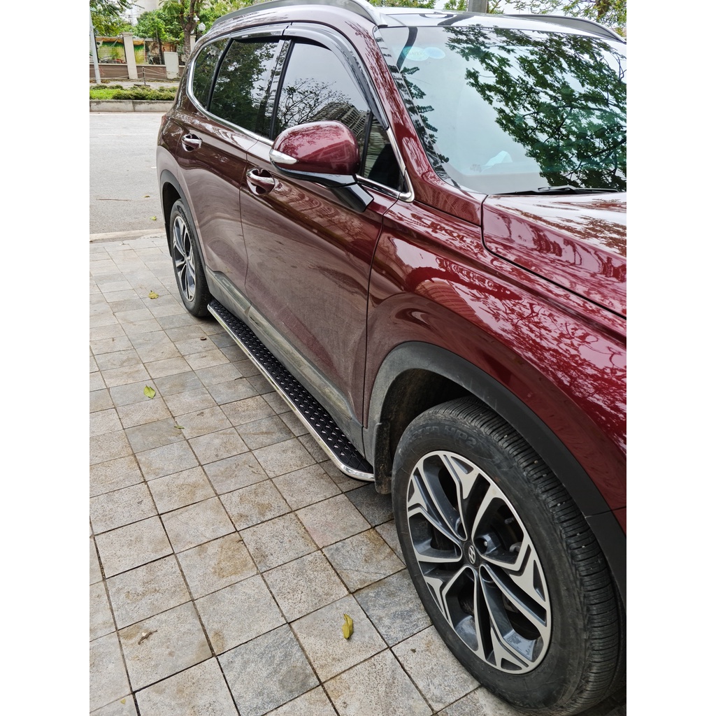 Bậc lên xuống, bệ bước chân xe Hyundai SantaFe 2006-2022. Nhôm đúc, mẫu mới không tháo nhựa babule