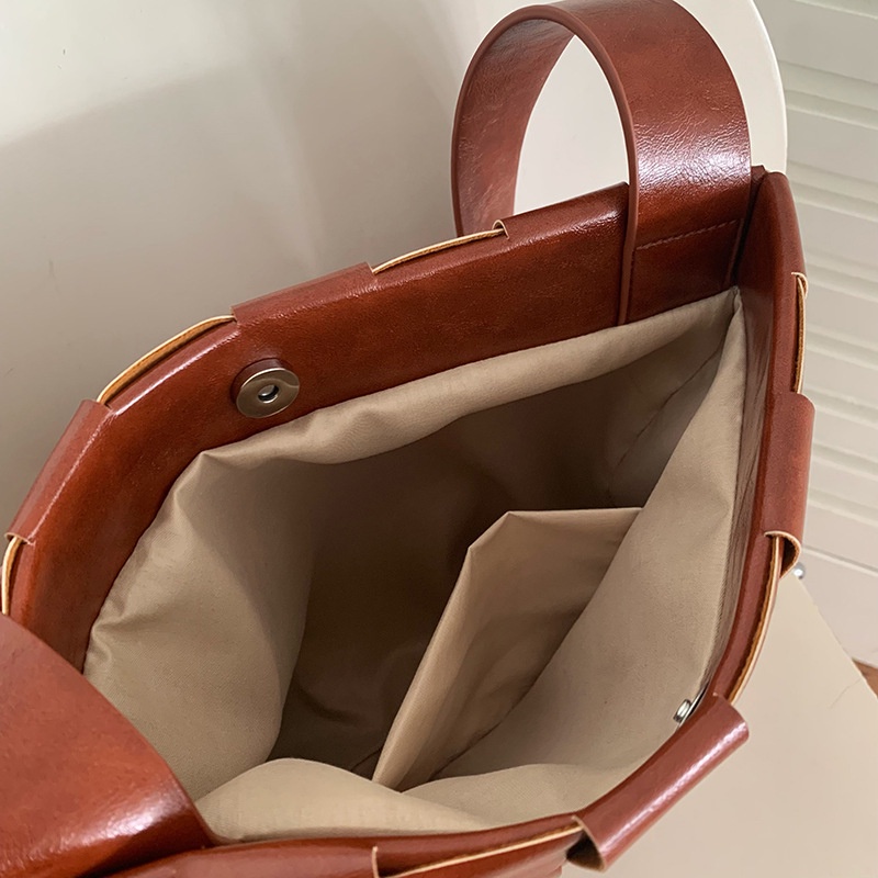 Túi Đeo Vai Bằng Da Sáp Dệt Tay Phong Cách retro Thiết Kế IELGY niche Dành Cho Bạn Nữ