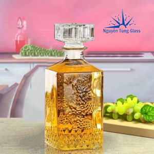 Chai Đựng Rượu Thủy Tinh Vuông Họa Tuyết Trái Nho 750ml