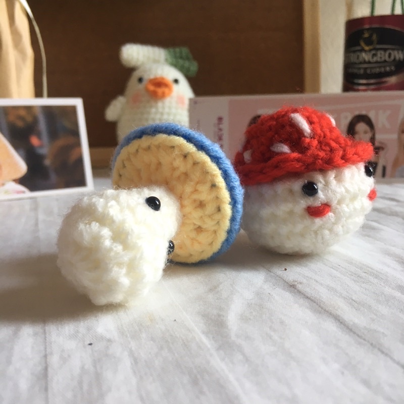 Móc khoá hình nấm độc lạ đáng yêu bằng len