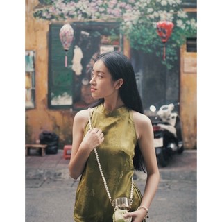 Yếm lụa gấm mềm nhẹ, cut-out lưng thiết kế