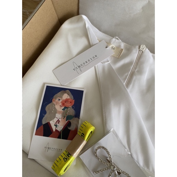 TIỂU DESIGN Đầm xoắn eo xẻ tà dáng ôm suông