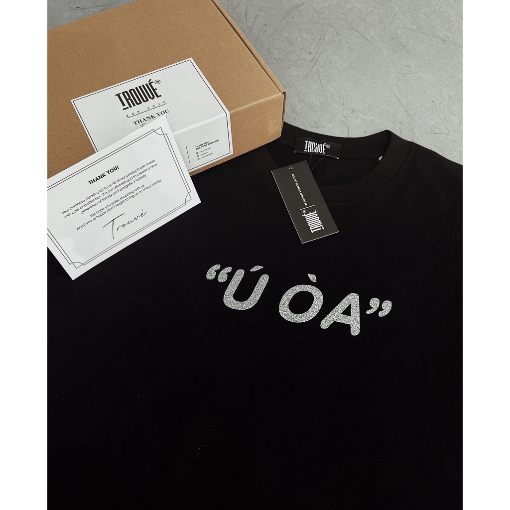 Áo thun Unisex Trouve Ú ÒA in nhũ bạc kim tuyến cotton 100% oversize