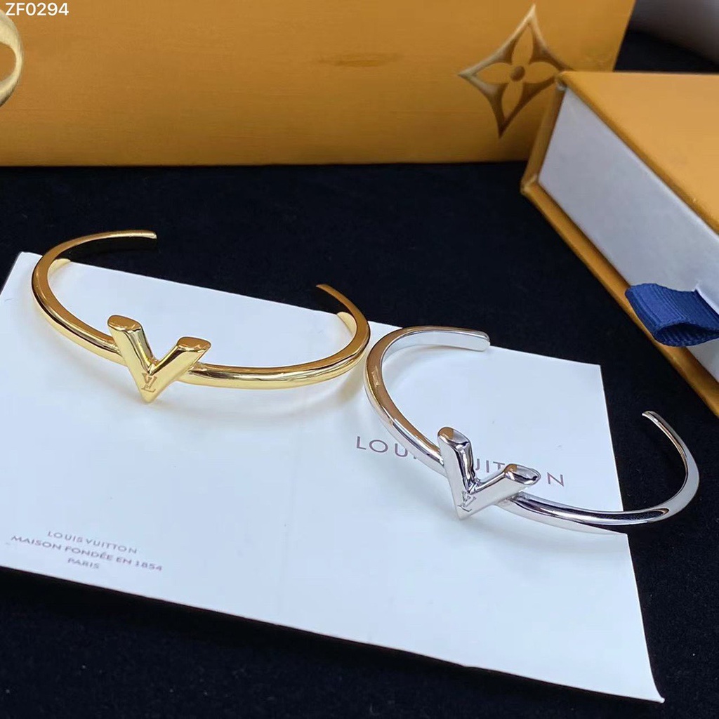 Vòng Tay Louis Vuitton In Chữ Thời Trang