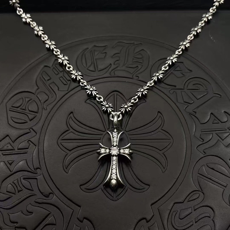 Vòng cỗ chromehearts thánh giá có đá