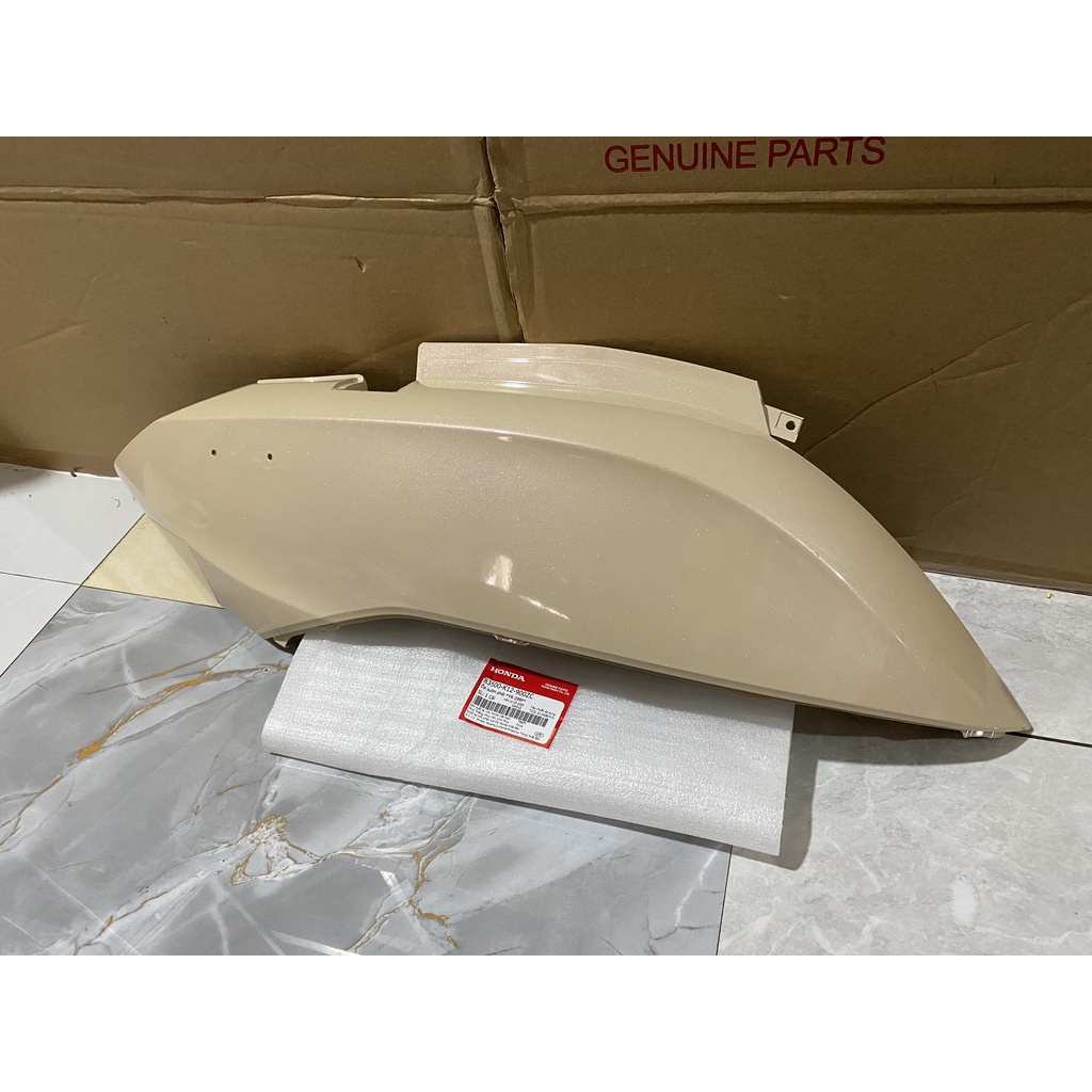 Ốp sườn phải - ốp thân HONDA LEAD125 năm 2013-2015 màu Vàng nhạt. *YR-299P* 83500K12900ZC