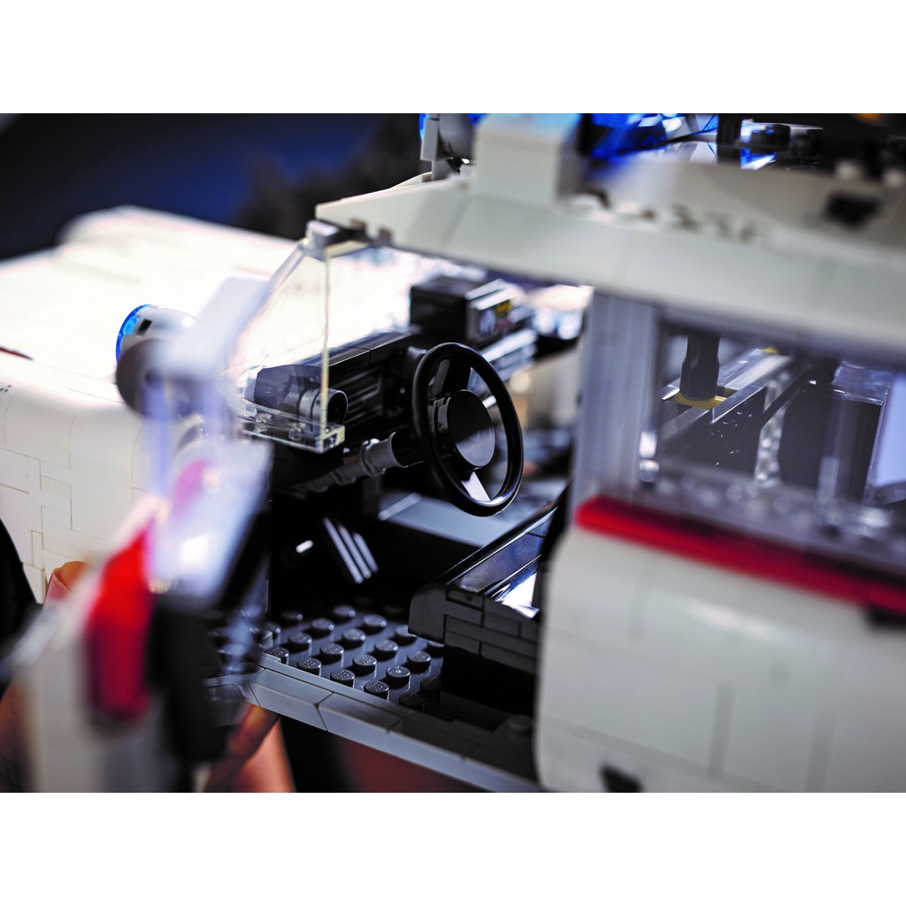 LEGO ICONS 10274 - Ghostbusters ECTO-1