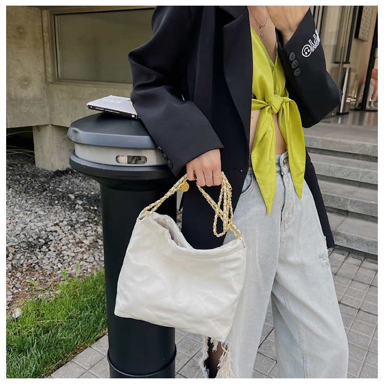 Túi xách form mềm khóa hoa hồng dây đan