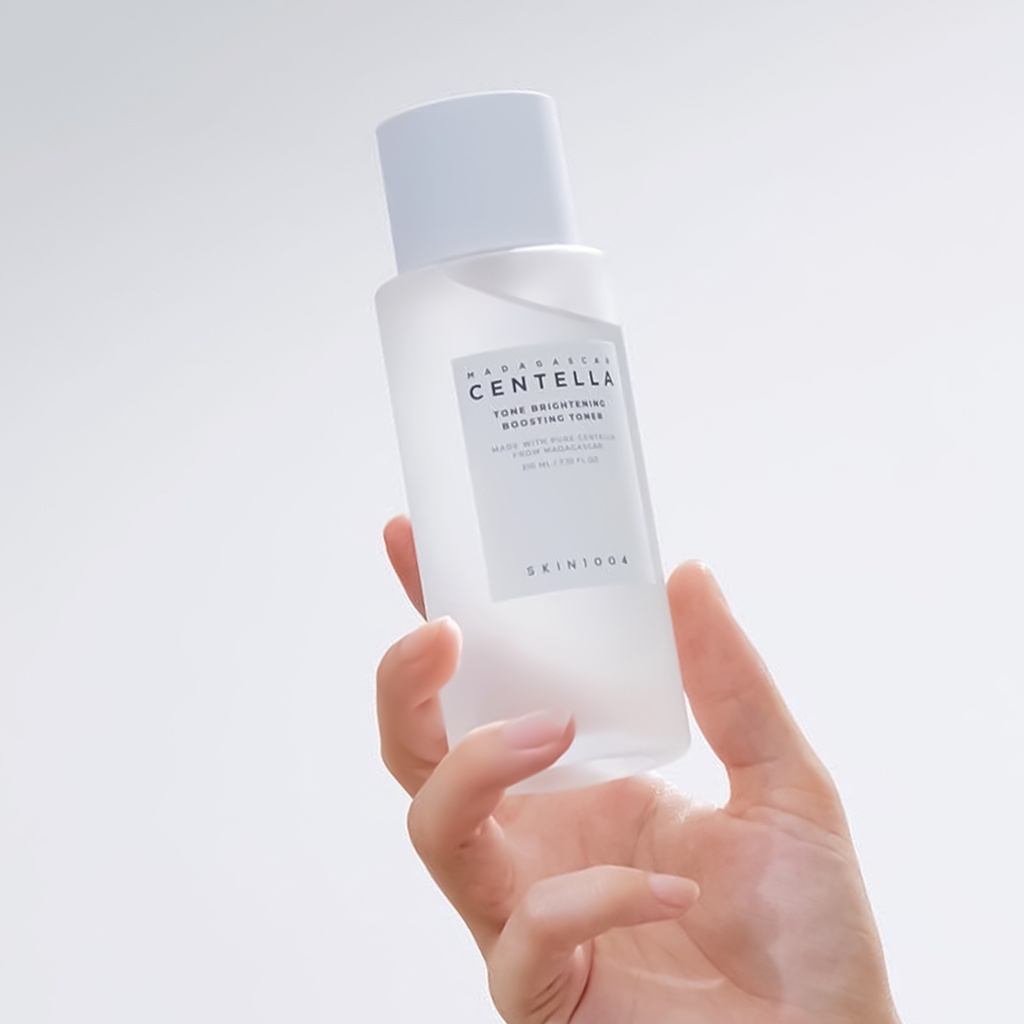 [Tem Chính Hãng] Nước hoa hồng làm đều màu da Skin1004 Madagascar Centella Tone Brightening Boosting Toner 210ml