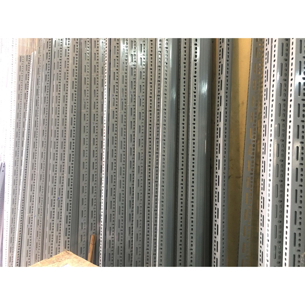 Sắt v lỗ, V3 dài 1m2, lắp ráp kệ sắt