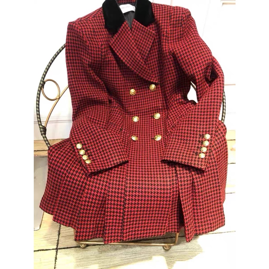 V160 - Váy xếp ly dạ đỏ