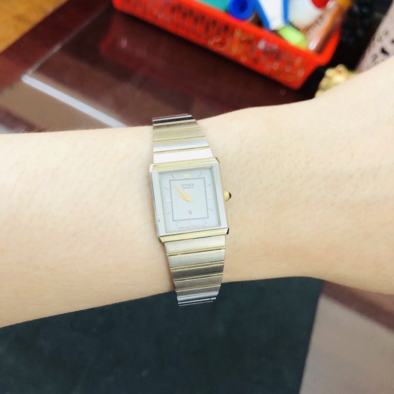 Đồng hồ nữ si nhật dáng tank hiệu Citizen, dây khoá zin