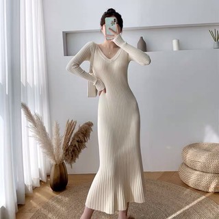 Váy len tăm trắng cổ v tay dài dáng a xòe xếp ly dài