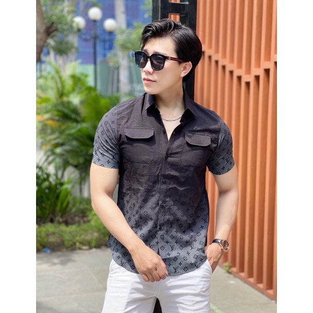 Áo sơ mi nam nữ ngắn tay chất liệu vải đũi in họa tiết LV tay bụng, phong cách thời trang công sở tinh tế sang trọng
