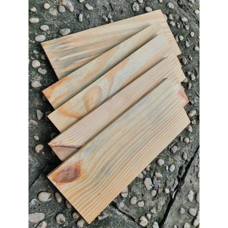 Thanh gỗ thông màu tối dày 1cm, dài 30cm, rộng 10cm bào láng đẹp 4 mặt phù hợp decorde phong cách vintage hay sơn