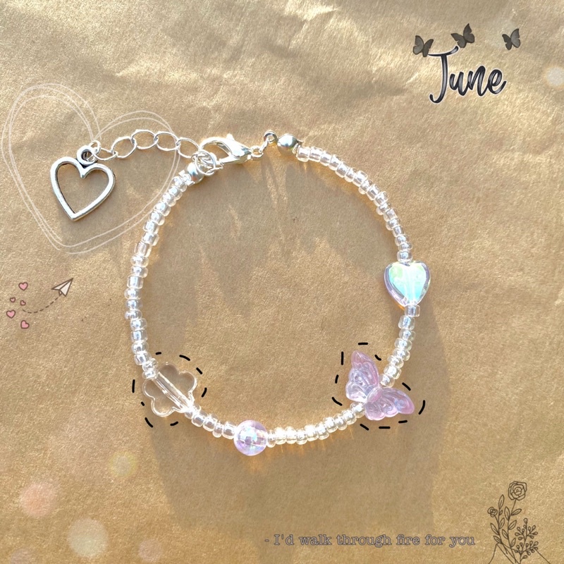 Vòng tay trắng trong mix charm sang chảnh