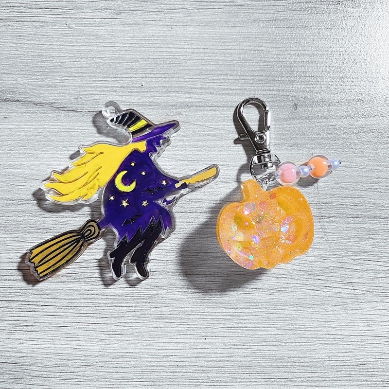 Móc khoá phù thuỷ và bí ngô