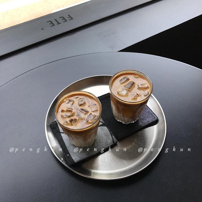 Khay Tròn Bằng Thép Không Gỉ Bề Mặt Nhám Đựng Bánh Cà Phê Phong Cách Hàn Quốc