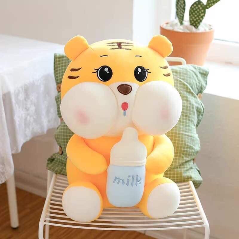 gấu bông hổ ôm bình sữa