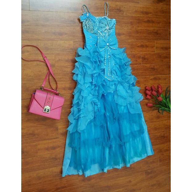 ĐẦM CÔ DÂU, DỰ TIỆC