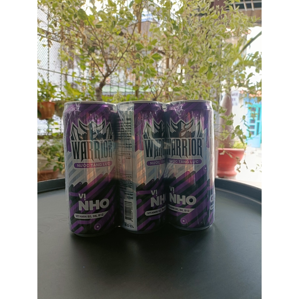 1 lốc nước tăng lực Warrior Nho lon