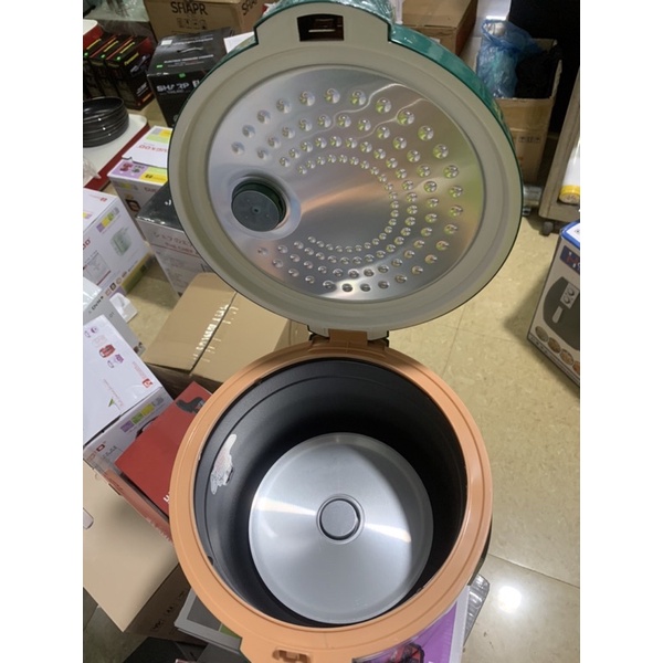 Nồi cơm điện CUCKOO 3D GK - 208  2.0 Lít. Lòng gang siêu dày dặn nấu cơm ngon.