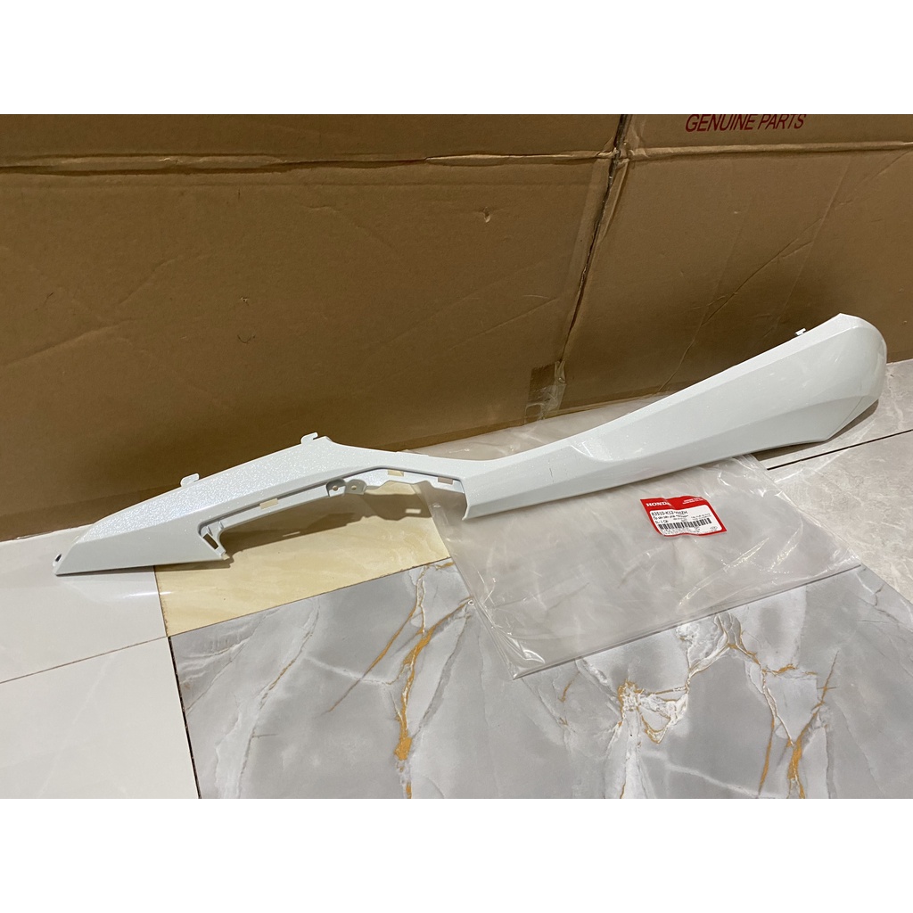 Ốp sàn bên phải - thanh cạnh HONDA LEAD125 năm 2018-2019 màu Trắng. *NHA96P*  83510K12V00ZH