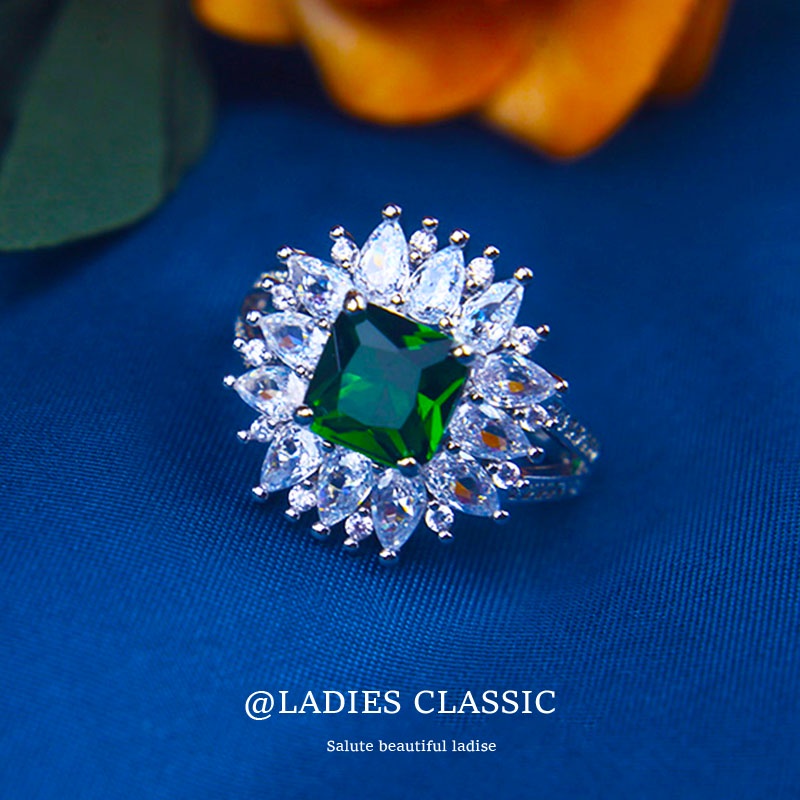 Nhẫn Hình Hoa Đính Đá Zircon Ngọc Lục Bảo Cao Cấp Cho Nữ