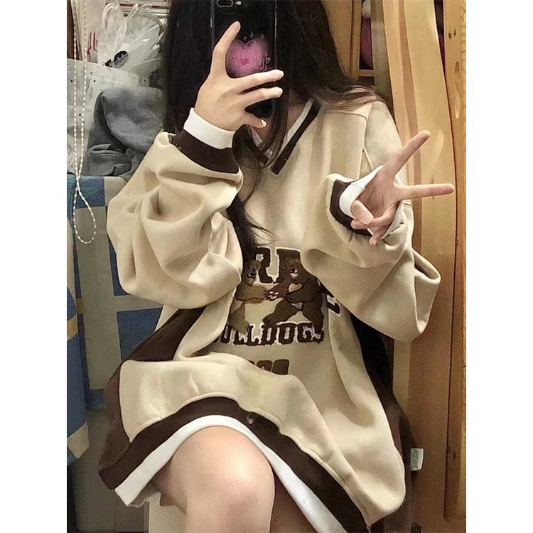 Áo sweater form rộng nữ nỉ mỏng BEAR 1939 màu be cổ tim