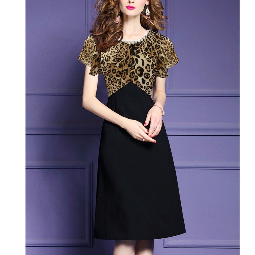 GOTI – Đầm Suông Trung Niên Nhiều Size Kiểu Chữ A Dành Cho Mẹ In Hoạ Tiết Beo Phối Viền Cổ 3299