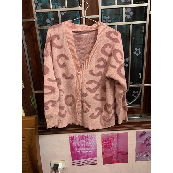 PASS ĐỒ:áo len cardigan báo hồng