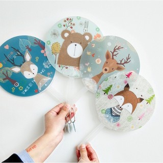 Quạt nhựa cầm tay, quạt mini cầm tay cute hình tròn gọn nhẹ, họa tiết đẹp tiện lợi mùa hè 2022