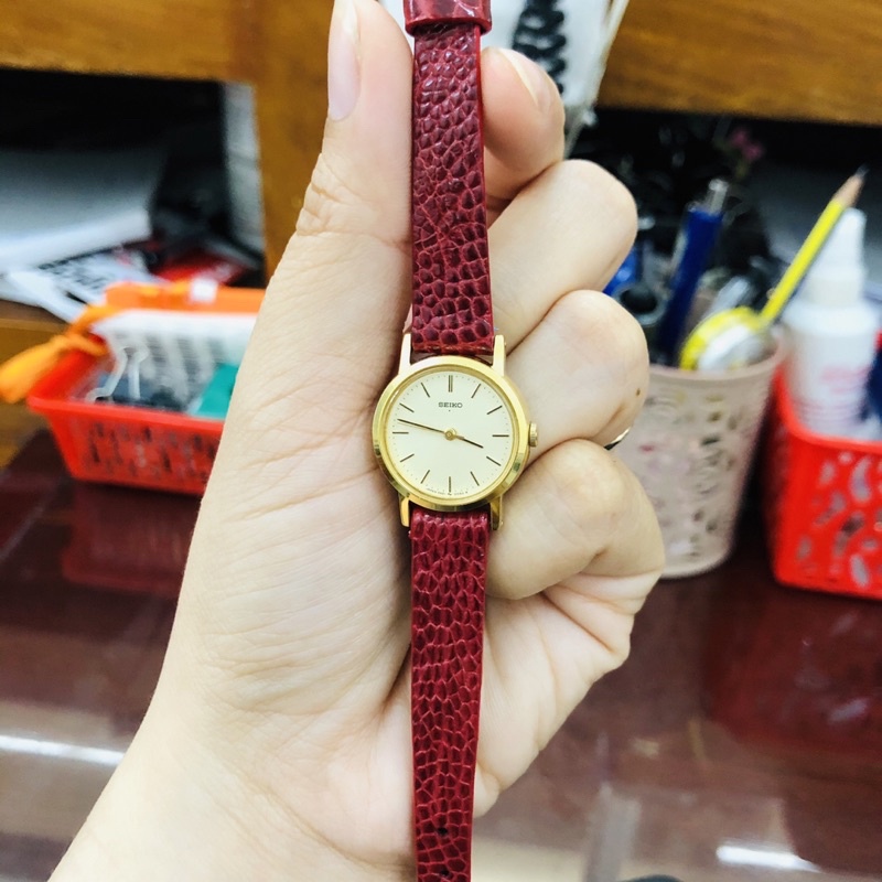 Đồng hồ nữ si nhật hiệu Seiko, dây đà điểu, khoá zin