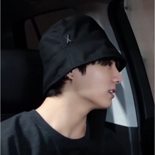 Mũ Bucket Đính Đinh Tán Phong Cách BTS Jungkook