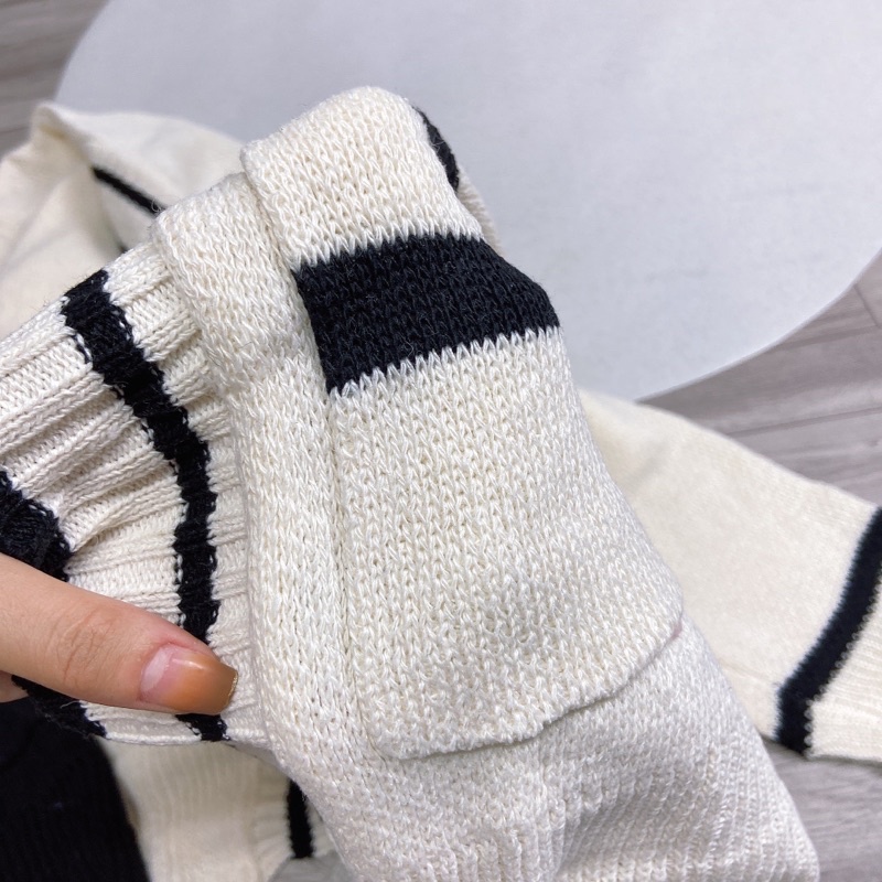 Áo Khoác Len Cardigan Phối Màu Đen Trắng Dáng Giấu Quần