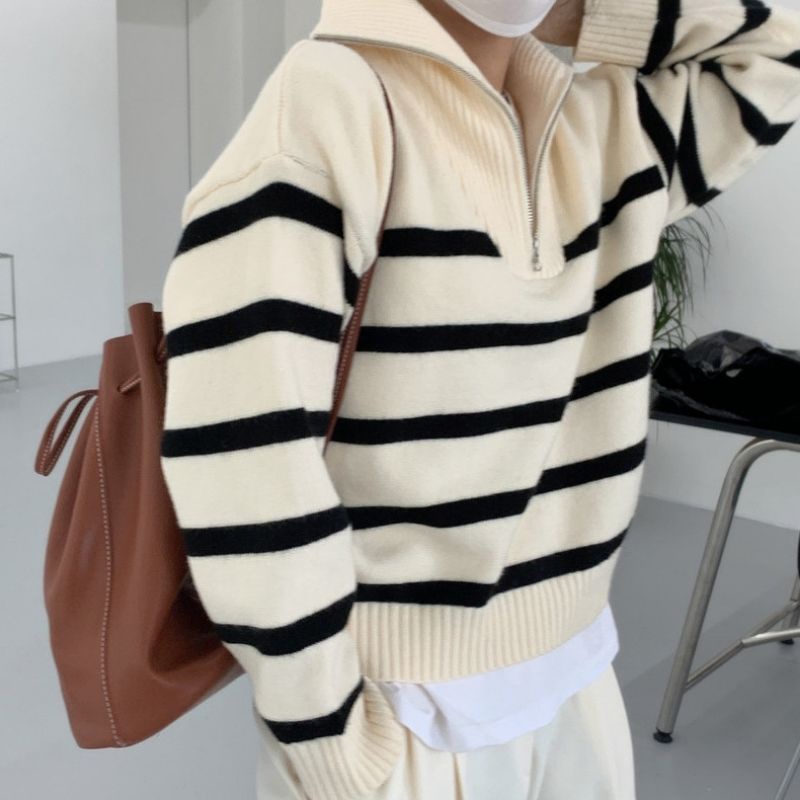 ÁO LEN SỌC NGANG PHỐI DÂY KÉO CỔ LỌ HÀN QUỐC