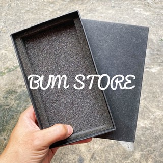 Hộp giấy carton đen đựng ốp lưng làm quà