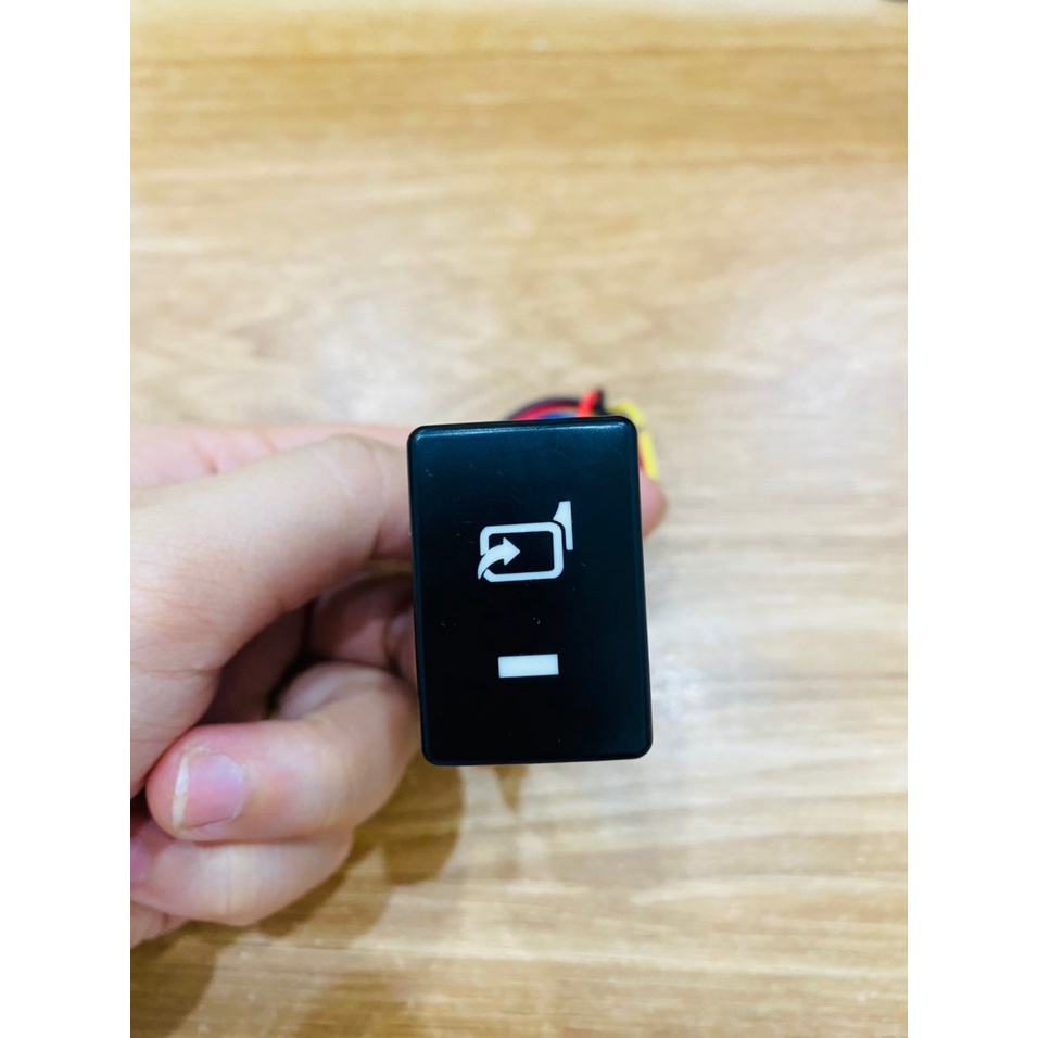 Công tắc bật tắt zin chỗ chờ toyota và mitsubishi 33mm*22mm