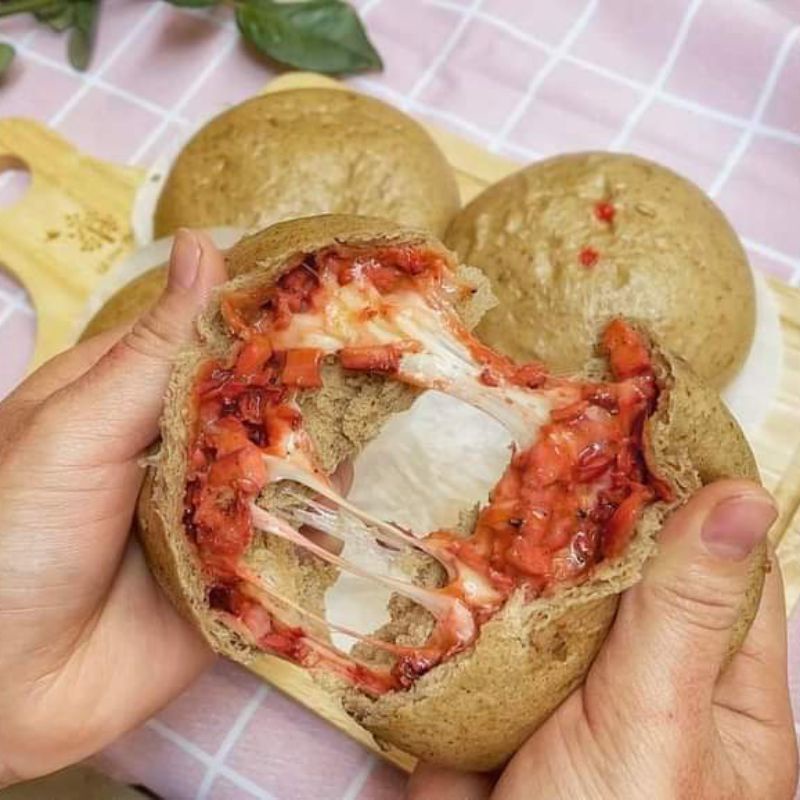 Bánh bao nguyên cám gà xá xíu phô mai