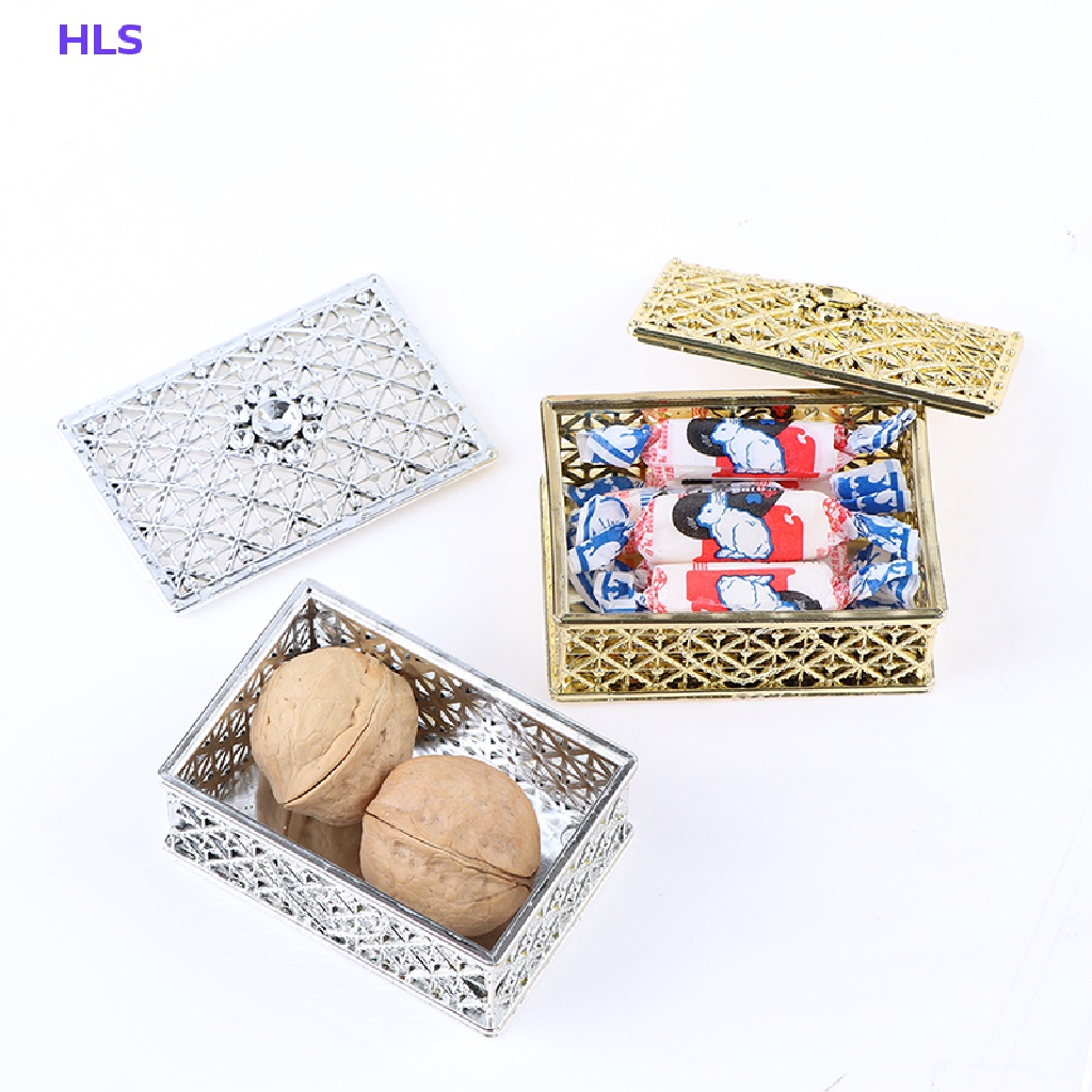 Hộp Nhựa Đựng Kẹo / Sô Cô La / Quà Cưới Khoét Lỗ Lá Vàng
