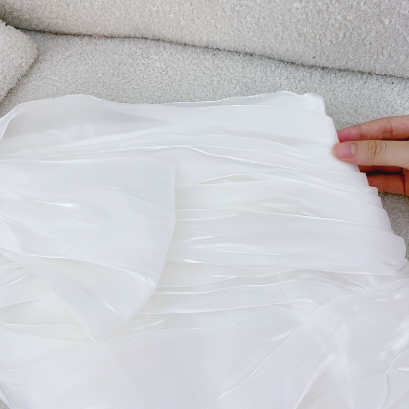 ĐẦM TRẮNG VOAN LỆCH VAI NƠ XOÈ PHỒNG