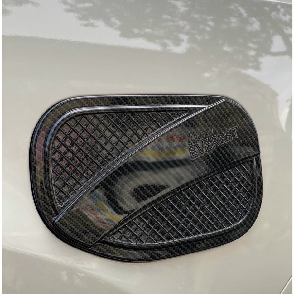 Ốp nắp bình xăng xe Ford Everest 2022, 2023 Nhựa ABS mạ crom cao cấp