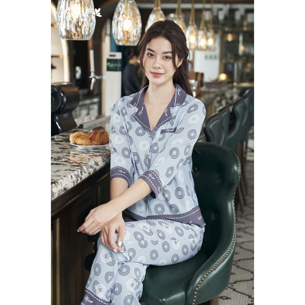 Bộ lụa luxury Karoll quần dài tay dài cổ pijama họa tiết xinh xắn,kiểu dáng trẻ trung NH22.077
