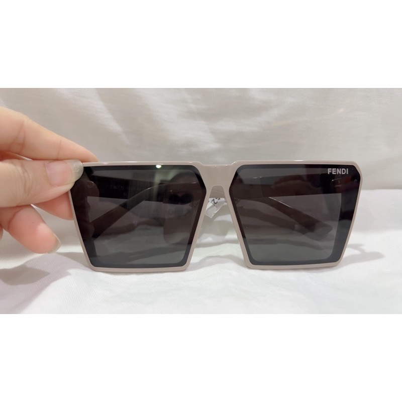 Kính si auth Fen di độ mới 100%