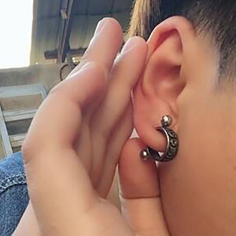 Khuyên Tai Xoắn Bằng Thép Titan Phong Cách Punk Cổ Điển Cá Tính Thời Trang