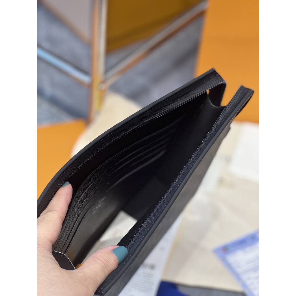 Túi ví cầm tay LV POCHETTE VOYAGE LEATHER IN BLACK SPSL cao cấp