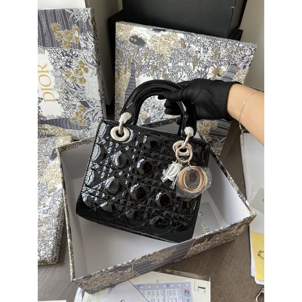 Túi D lady da bóng khoá bạc 5 ô