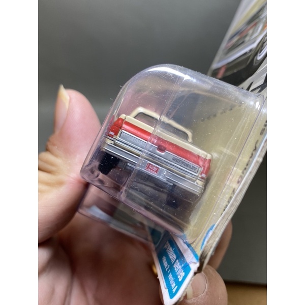 Auto World - 1987 Chevy Silverado - xe mô hình tỉ lệ 1/64