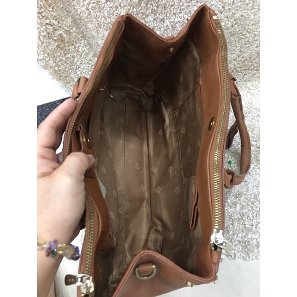 Túi si y hình có hiệu xịn sò hàng đã qua sử dụng