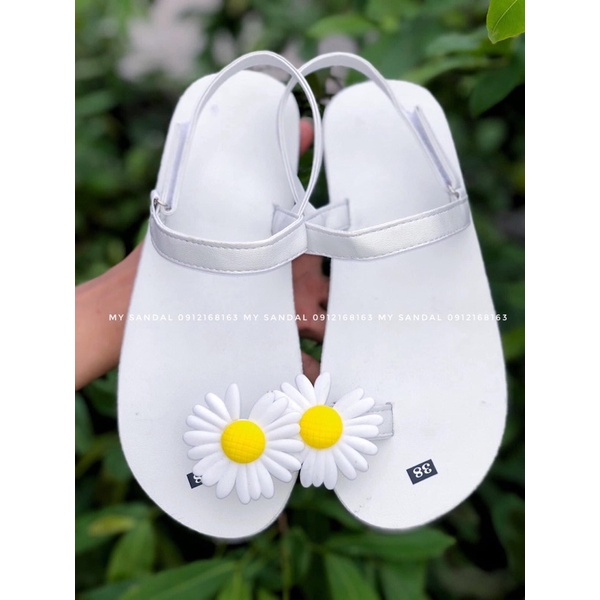 Giày Sandals có quại hậu xỏ ngón đơn giản mix hoa cúc nhẹ nhàng style Hàn